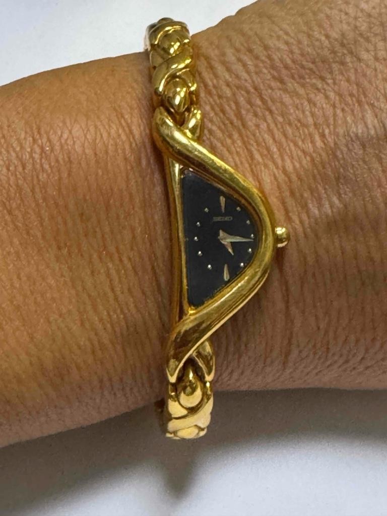Vintage 1F20-6C99 Seiko Rivoli Half Moon Goldtone