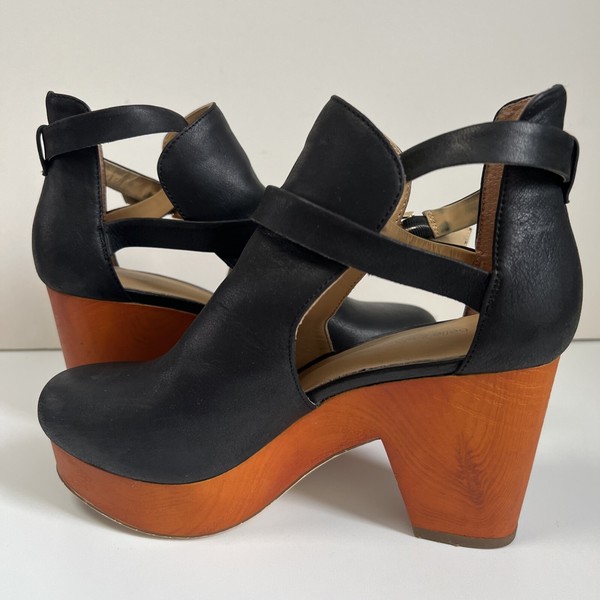 BELLE AND BLOOM Fearless Clog Ankle Boot Black Size 6 Wood 36.5