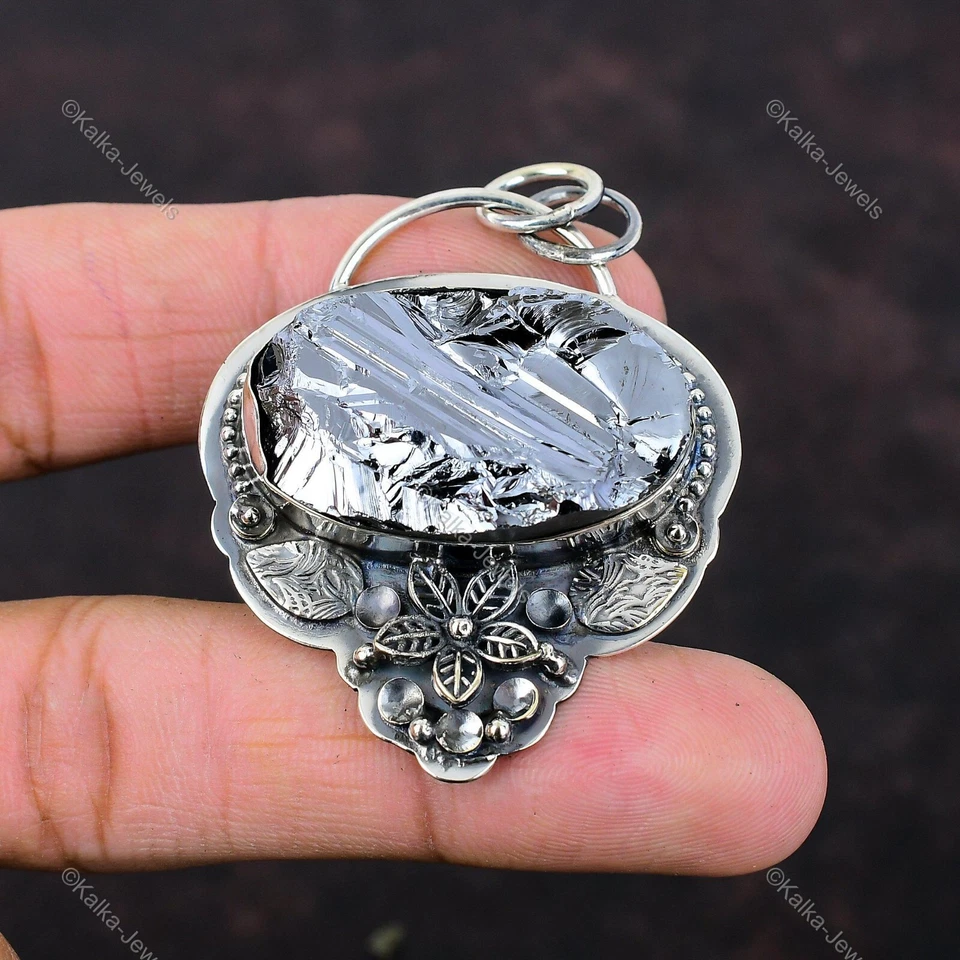 Colgante de piedras preciosas ásperas de shungita de plata de ley 925 hecho a mano joyería boho Foto 3 de 4
