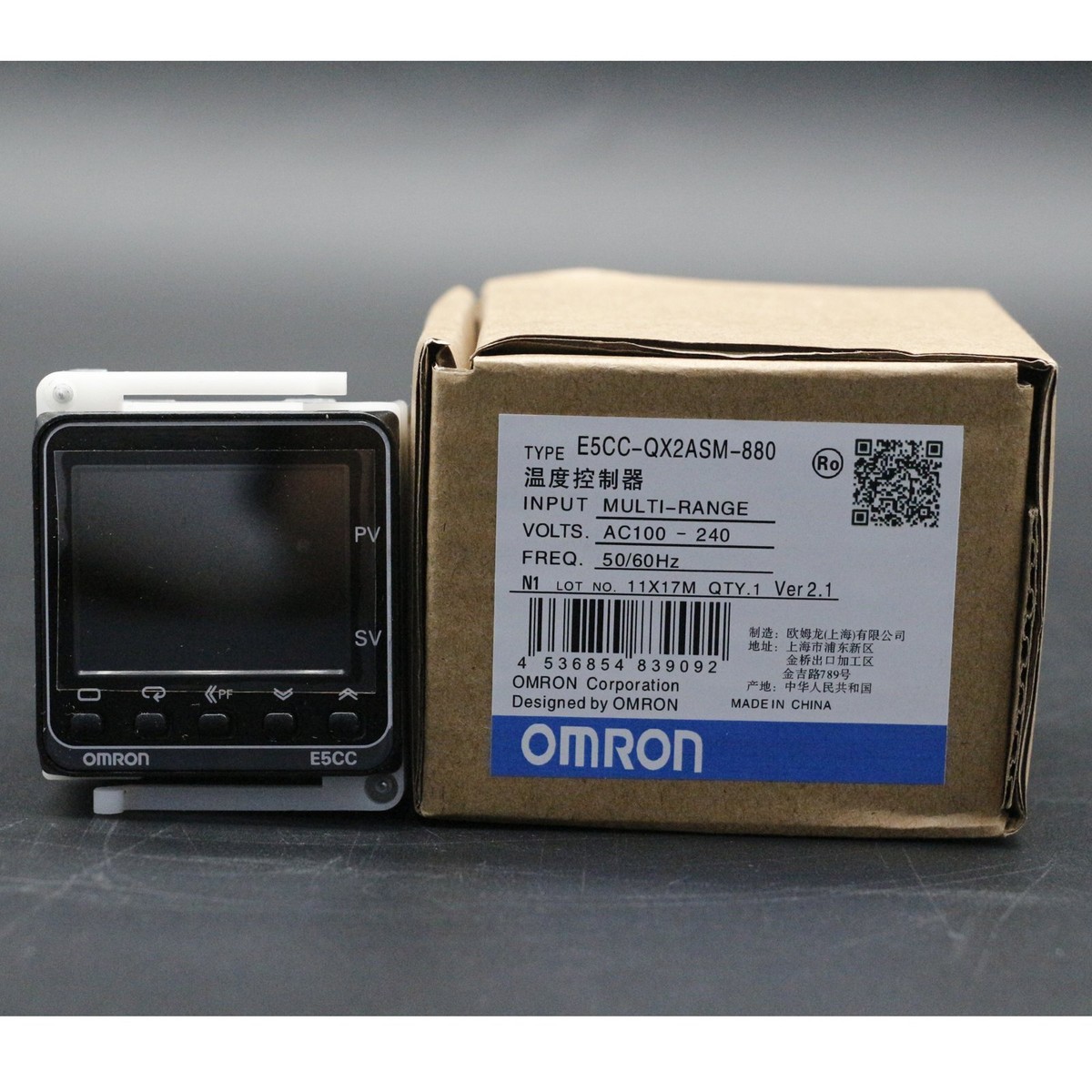 NEW OMRON E5CC-QX2ASM-880 E5CC-QX2ASM-880 Temperature Controller