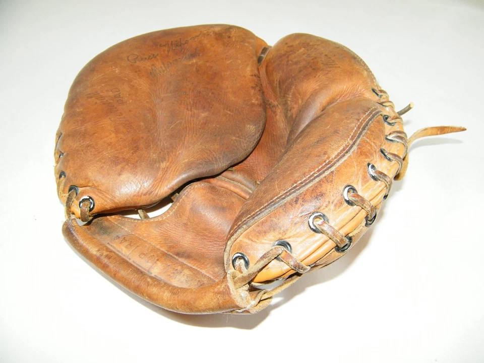 MACGREGOR G83J RUSS NIXON MADE USA LEATHER CATCHERS MITT - Image 4 of 4