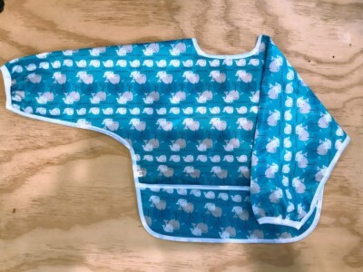 Langarm Lätzchen - ideal für Baby LED Entwöhnung. Marke Dinky Basics.  Leicht zu waschen