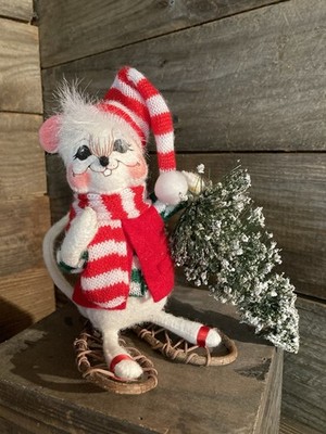 Annalee 2006 Mouse Fetching Christmas Tree with Snowshoes  EUC 6 