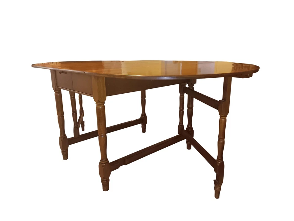 Большой обеденный стол из массива дерева с распашными воротами и ножками - Изображение 4 из 4