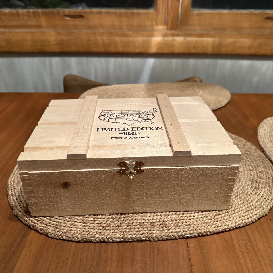 VINTAGE ERTL MID-STATES DIST.  FARM TRACTOR SET LTD. EDITION #2570 - 1988 - Image 2 of 4