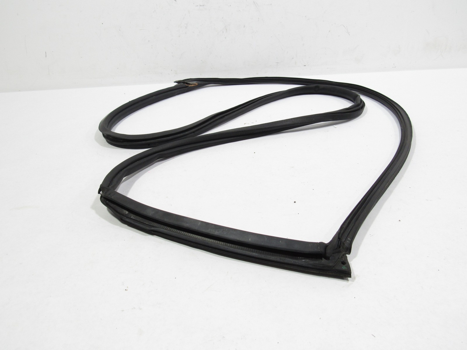 Aston Martin Vanquish 2014-2018 Right Outer window scraper seal