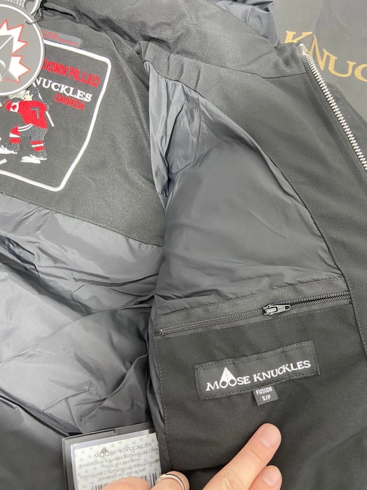 Black Moose Knuckles Puffer Coat. - Image 3 of 4