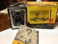 KODAK LONDON BROWNIE SIX-20 MODEL D, BOXED