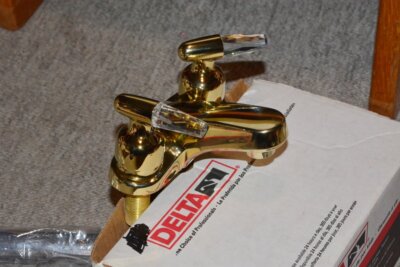 Delta Bright Brass Lavatory Faucet Model 4'' 2 handl #2523-LGHDF (sort of)