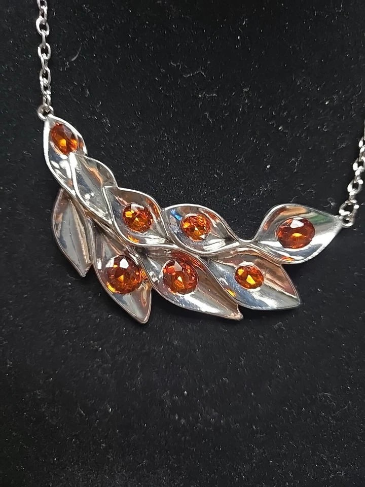 Paparazzi Enviable Elegancia - Collar y Pendientes Marrón Foto 2 de 3