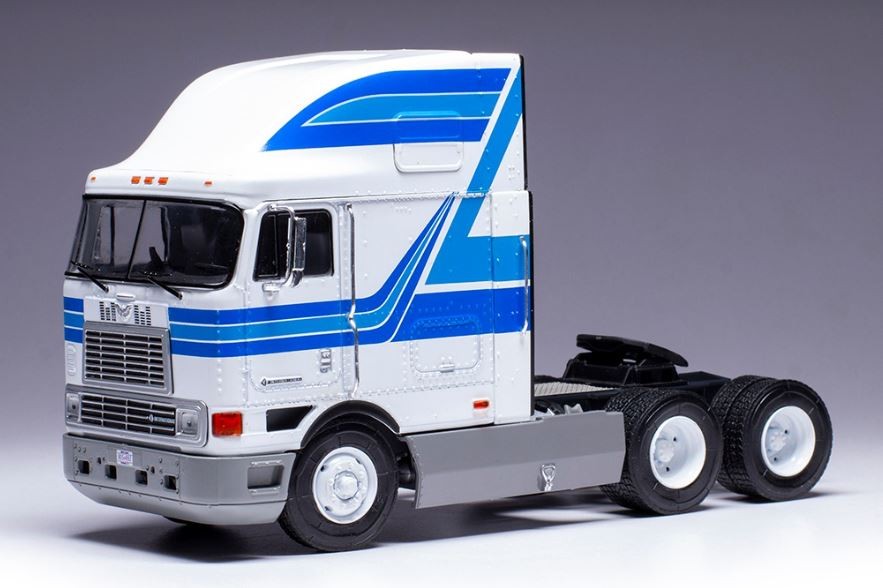 IXO Models International Eagle Cabover Tractor Truck 3-assi 1995 1:43 TR190.22