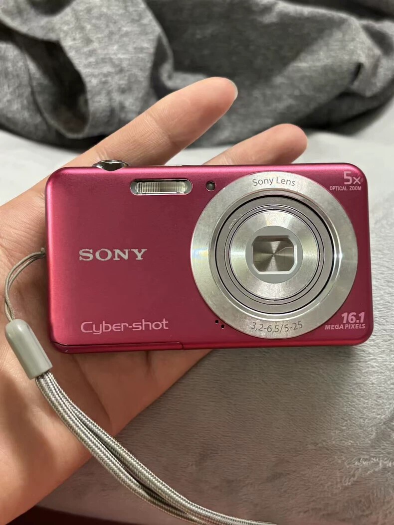 SONY Cyber-shot DSC-W710 16.1MP Digital Compact Camera 5x optical