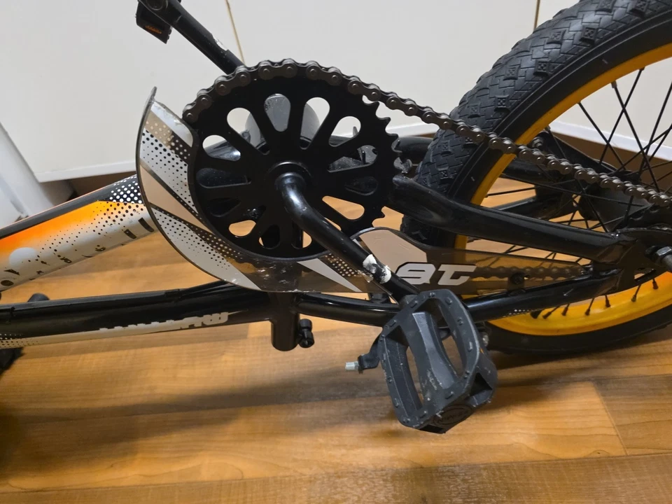 Велосипед для веломотокросса Mongoose Mutant 16 дюймов, возраст 3–5 лет, черный/оранжевый — для мальчиков/девочек - Изображение 4 из 4