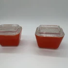 Set of 2 Vintage PYREX Red Refrigerator Dishes 501 B 1-1/2 Cup w/Lids