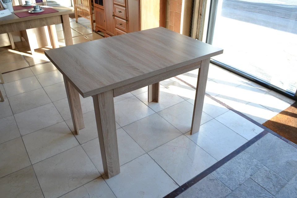 Extending dining table in light oak, dark oak and white colours, perfect size! - Image 3 of 4