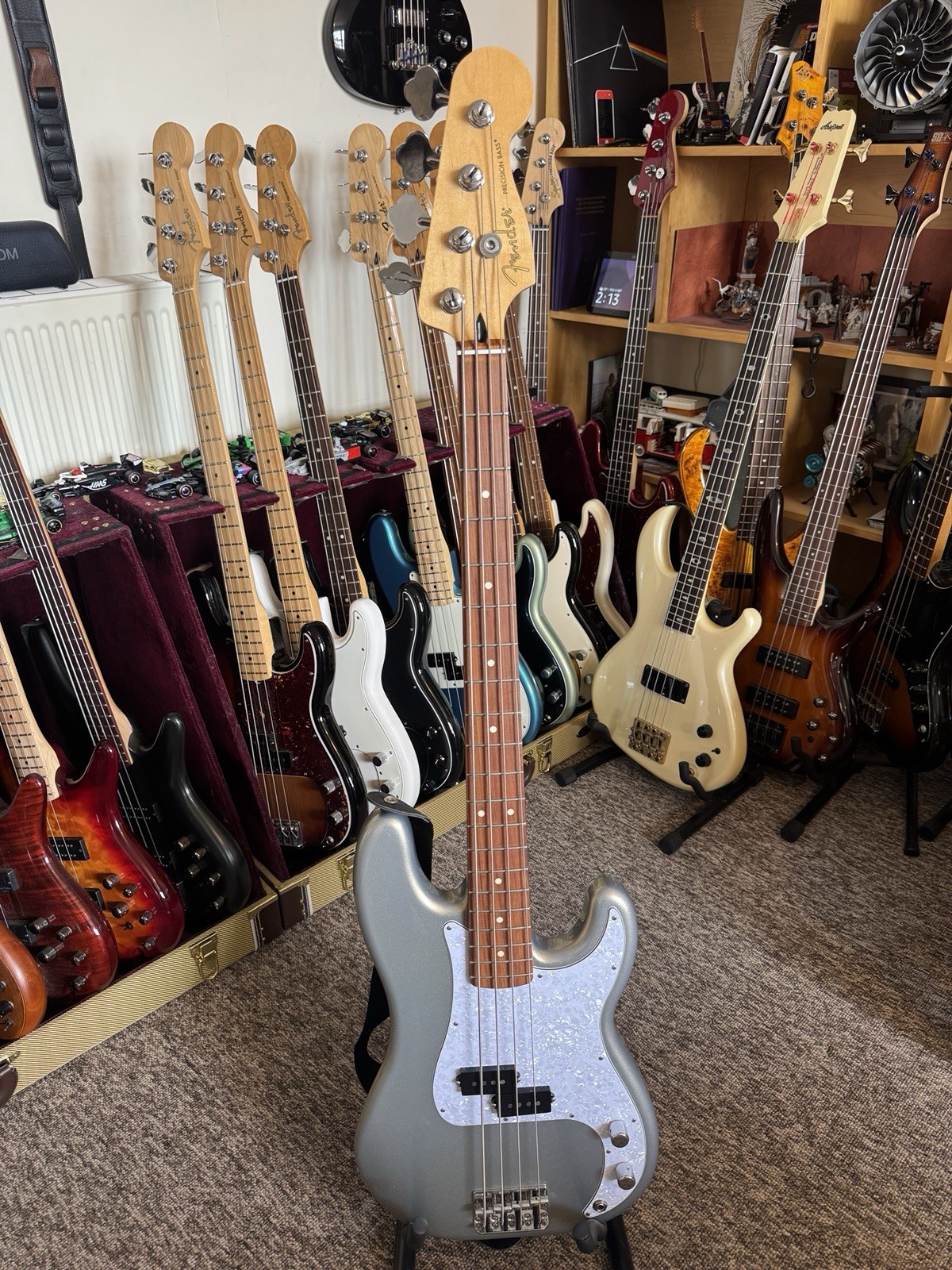 Fender Precision Bass in Lake Metallic Silver & Pau Ferro fingerboard - Pristine