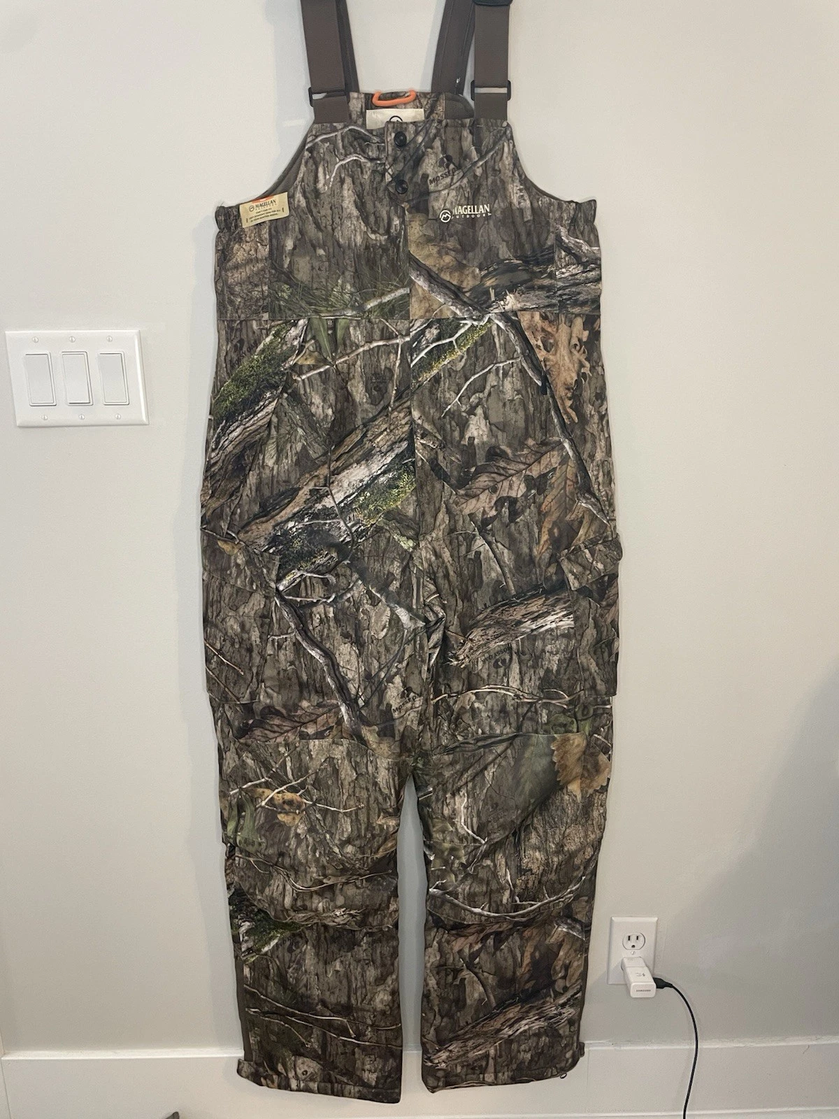 Magellan Outdoor Bibs Mossy Oak Camouflage Men’s Size Medium NWT