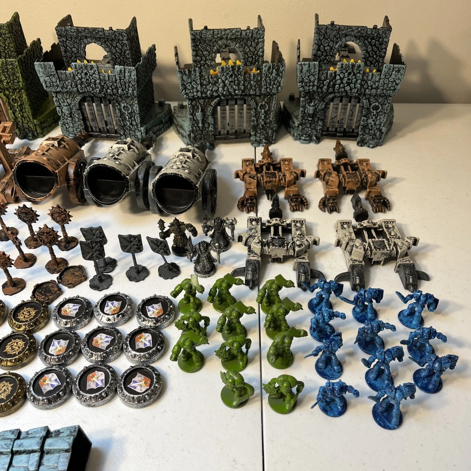 2007 Battleground Crossbows & Catapults War Chest Lot Incomplete Multiple Sets - Image 4 of 4