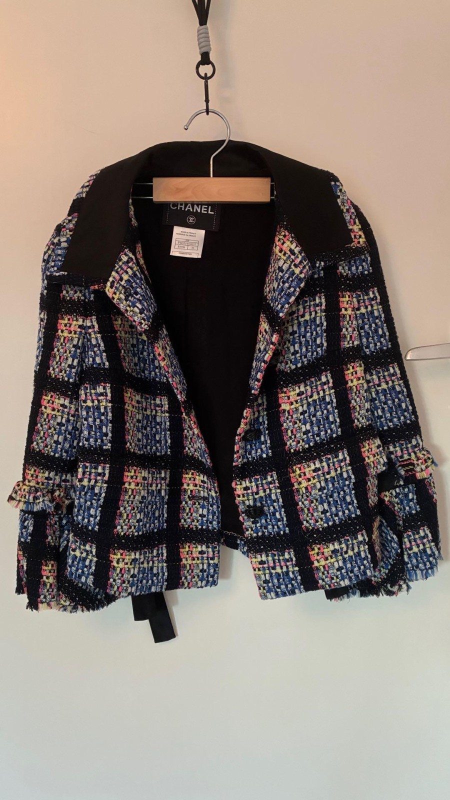 Authentic Elegant Chanel Jacket Crafted Multicolo… - image 3