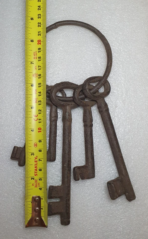 Vintage Large Jailers Skeleton Iron Keys Home Garden Wall Hanging Or Film Prop - Image 4 of 4