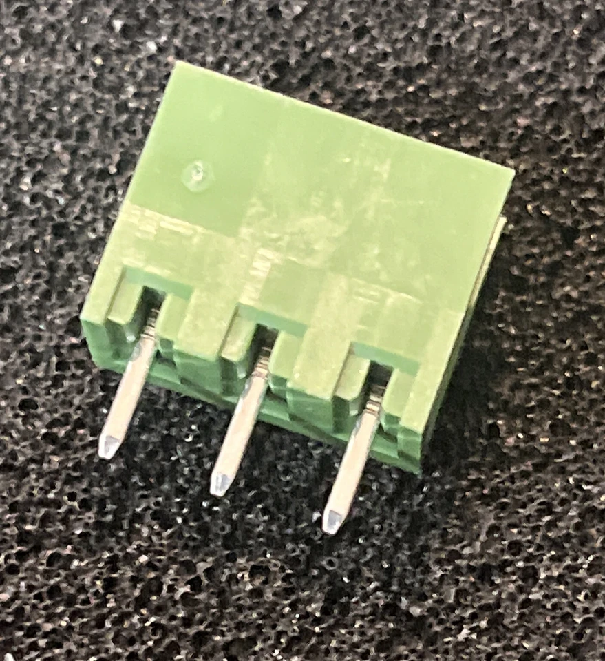 20 Each ~ EM253503VO ~ Terminal Block ~ 3Pos ~ Pitch 0.197" (5.00mm) ~ Vertical - Image 3 of 4