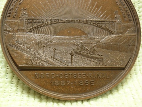 1895 MEDAGLIA GERMANIA CANALE NORD-ESTSEE IMPERATORI GUGLIELMO I & II Federico III 50mm - Foto 5 di 17