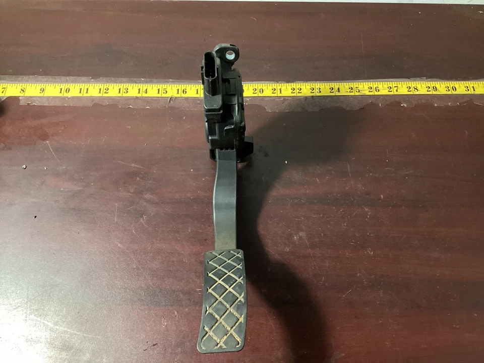 2012-2018 Audi A4 Gas Pedal Accelerator Module 8K1723523A OEM . - Image 3 of 4