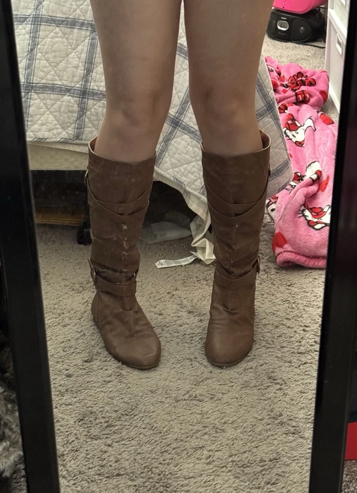 Women’s Light Brown Faux Leather Boots, Size 9 - Image 4 of 4