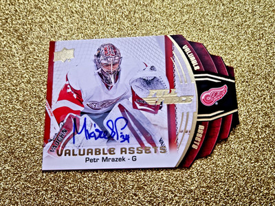 2015-16 Upper Deck Full Force Valuable Assets Auto Petr Mrazek #V-PM Auto