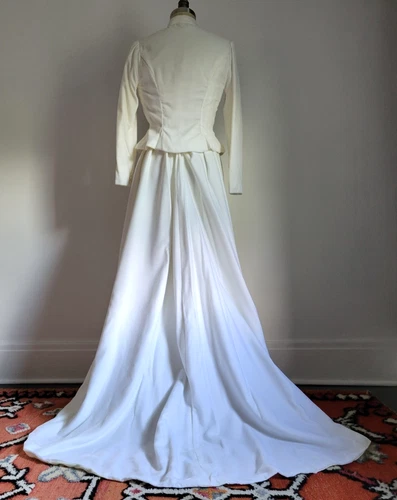 VTG CUSTOM MADE WHITE VELVET 2 PIECE WEDDING SUIT w/ FITTED JACKET & TRAIN