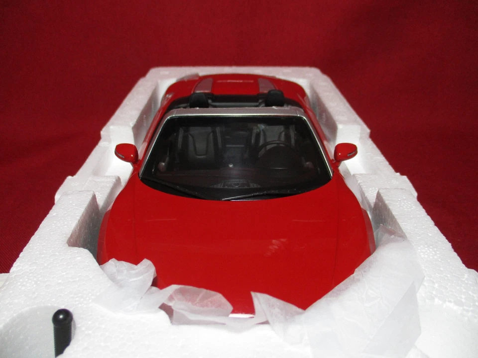 1:18 Scale Audi R8 Spyder Red Kyosho Diecast Model Car Minichamps Autoart Spark - Image 3 of 4