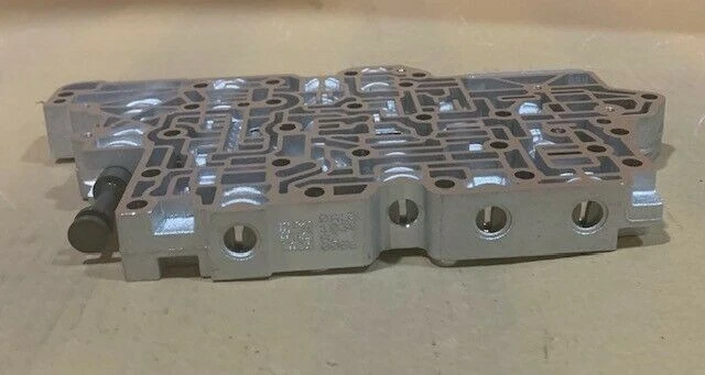 Chevrolet Saab Impala Impala Limited 2011-2016 carcasa de válvula de transmisión automática Foto 3 de 4