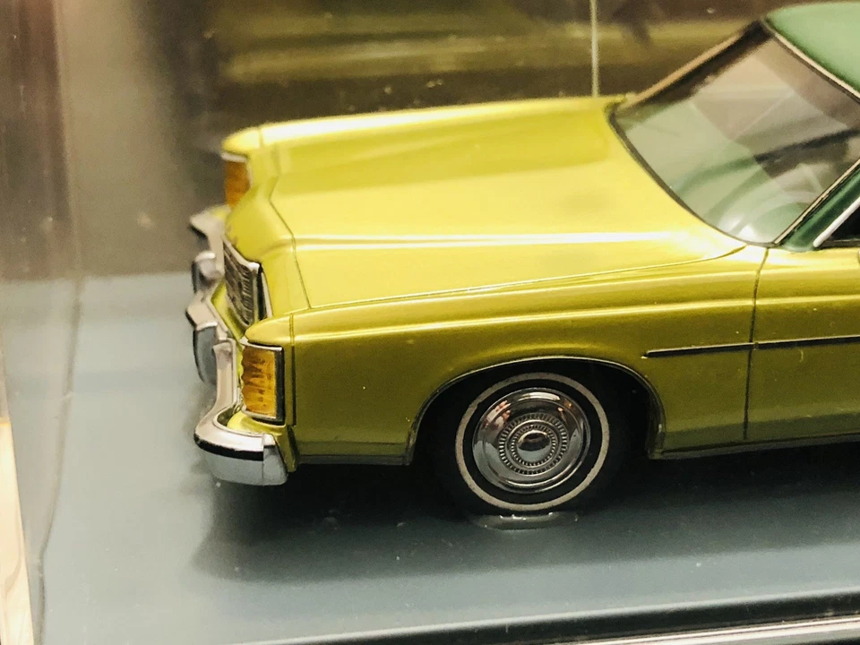 Neo Scale Models 1973 Ford LTD Galaxie Two Toned Green Model Car 1:43 - 1 of 500 - Image 2 of 4