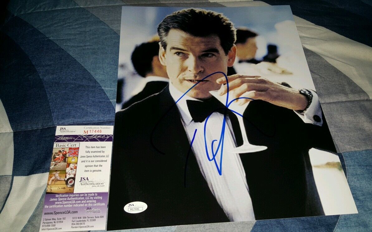 PIERCE BROSNAN SIGNED AUTOGRAPH 11x14 PHOTO - JAMES BOND 007, GOLDENEYE,  BECKETT