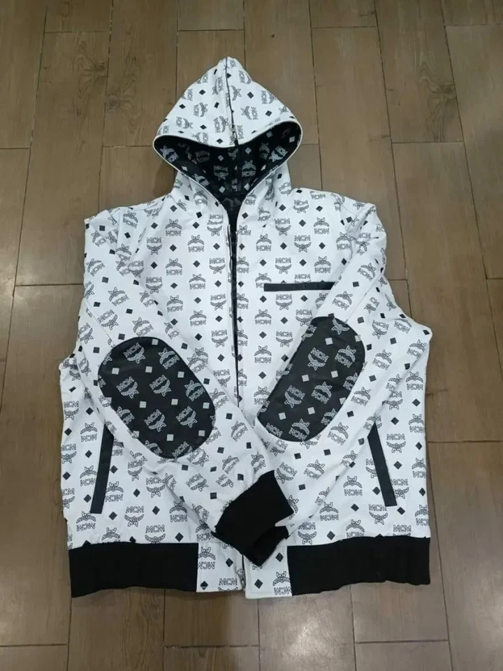 MCM 双面标志印花拉链连帽衫运动衫白色和黑色夹克 — 第 2/4 张图片