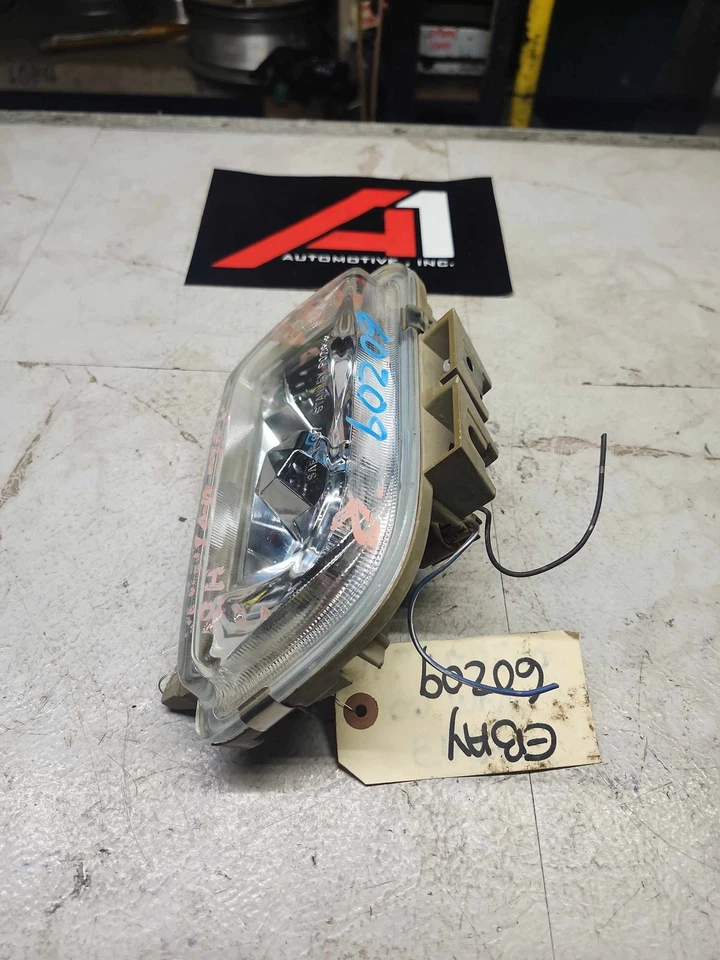 Luz antiniebla para pasajero derecho Mazda MPV 2000-2001 montada en parachoques OEM Foto 2 de 4