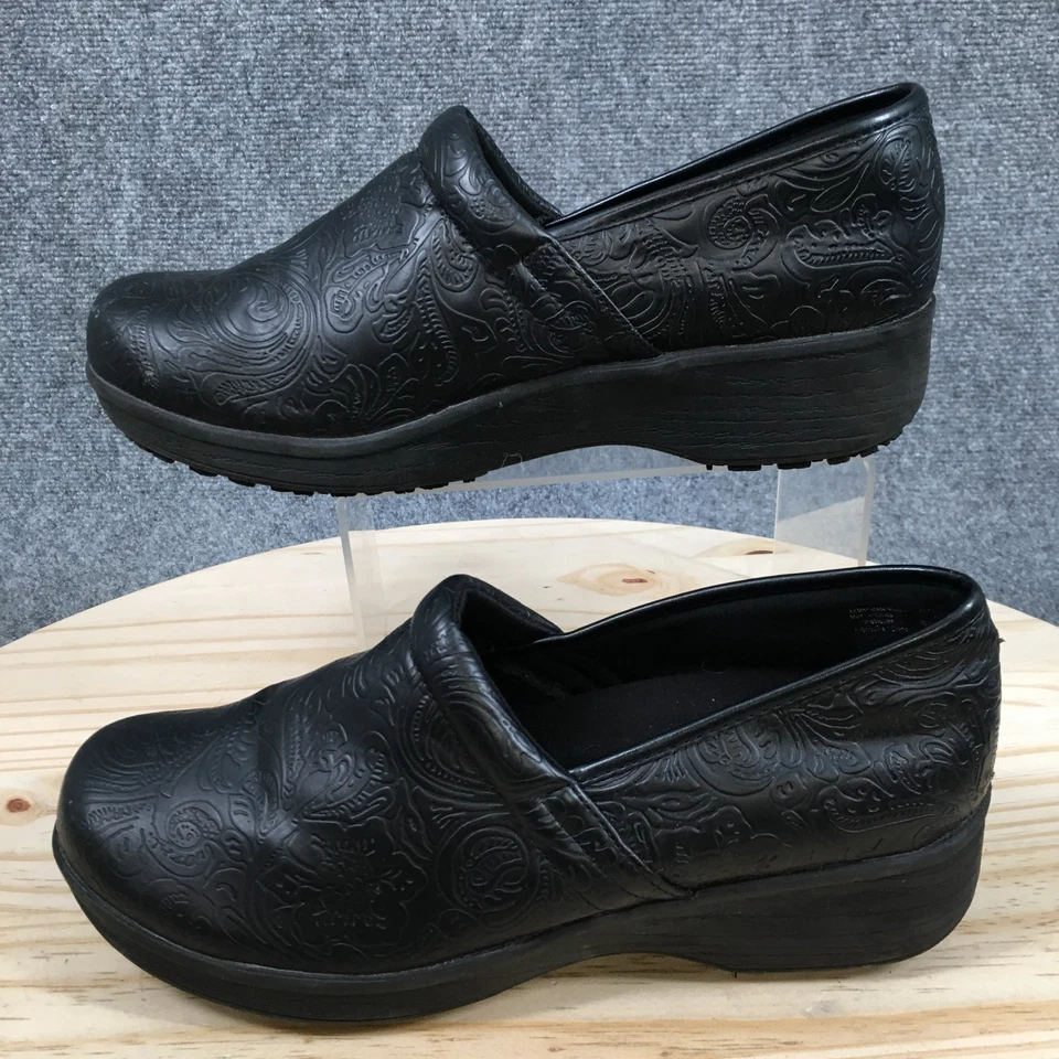 Zapatos SafeTstep para mujer 11 zuecos de enfermería negros imitación cuero floral antideslizantes Foto 2 de 4