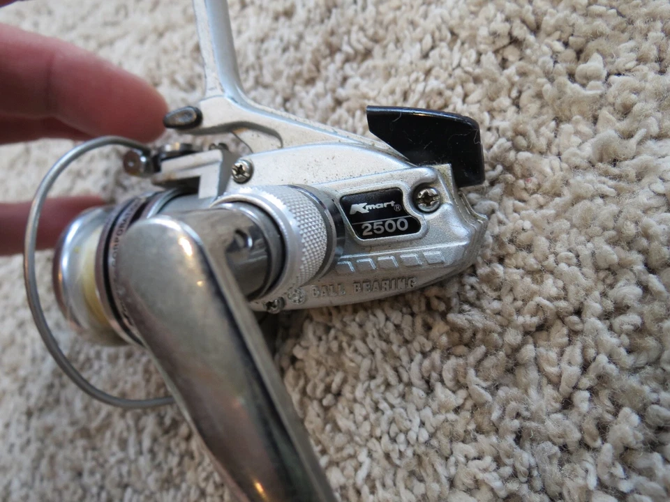 Катушка для ловли форели Daiwa 2500 сделана для (Kmart) сделано в Японии (лот #15193) - Изображение 2 из 4