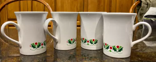 Set of 4 Vintage Staffordshire Kiln Craft England Christmas Holly Mugs Cups 