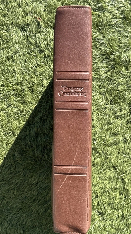 Disney Prendedor Coleccionista Libro Encuadernación Bolsa Piratas del Caribe Foto 2 de 4