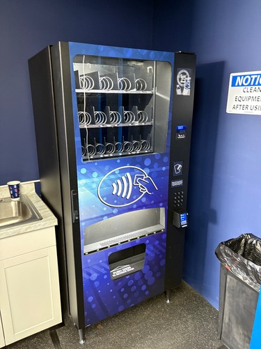 Seaga Futura 3589 Snack/Drink Machine w/ Card Reader -Pickup