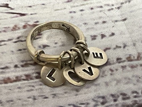 VTG. Marked R Sterling Silver with "LOVE" Dangle Charms SZ 5.25 Ring- 6.75g