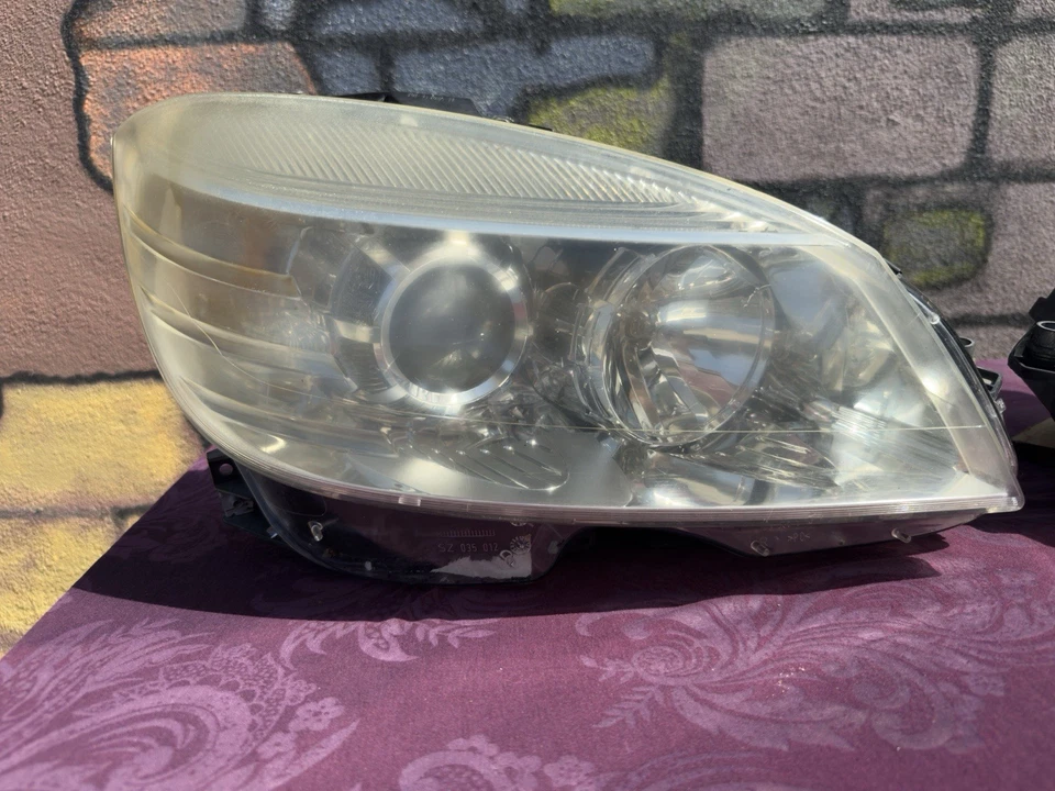 2008 09 10 11 Pair Mercedes C Class W204 Front Head Lights Assembly OEM - Image 2 of 4