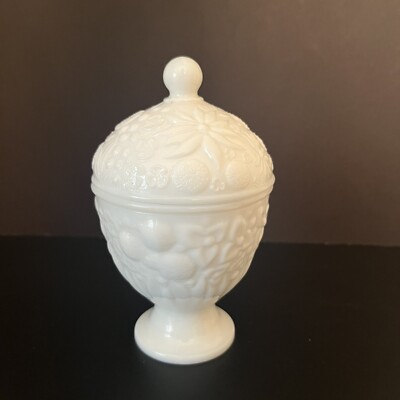 1960s Avon White Milk Glass Floral Daisies Footed Lidded Trinket VanityJar 6 