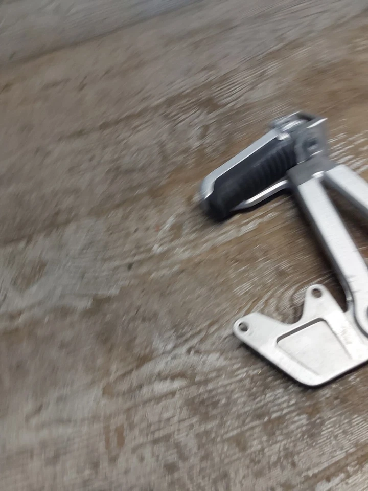 1992 92 89-97 Suzuki GSF400 Bandit Rear Back Passenger Left Foot Peg Rest - Imagem 4 de 4