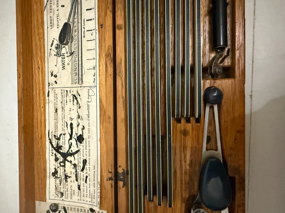 Antiguo juego de letras LeRoy de Keuffel & Esser Company Foto 4 de 4