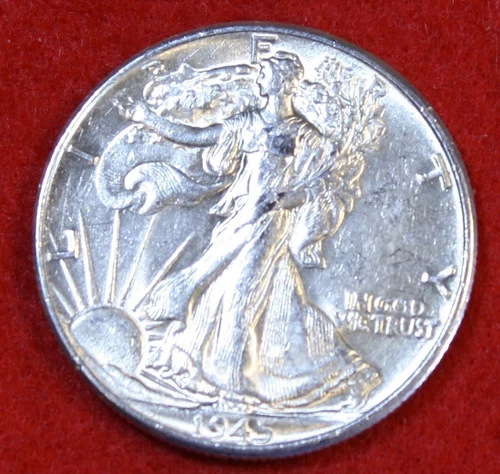 1945-P Walking Liberty Half Dollar 90% Silver Coin UNC Uncirculated WL525