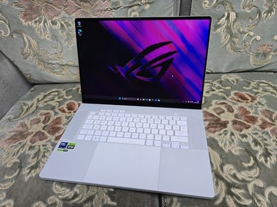 ASUS ROG Zephyrus G16 Ultra 9 185H RTX 4090 32GB 2TB QHD+ OLED 240Hz Laptop
