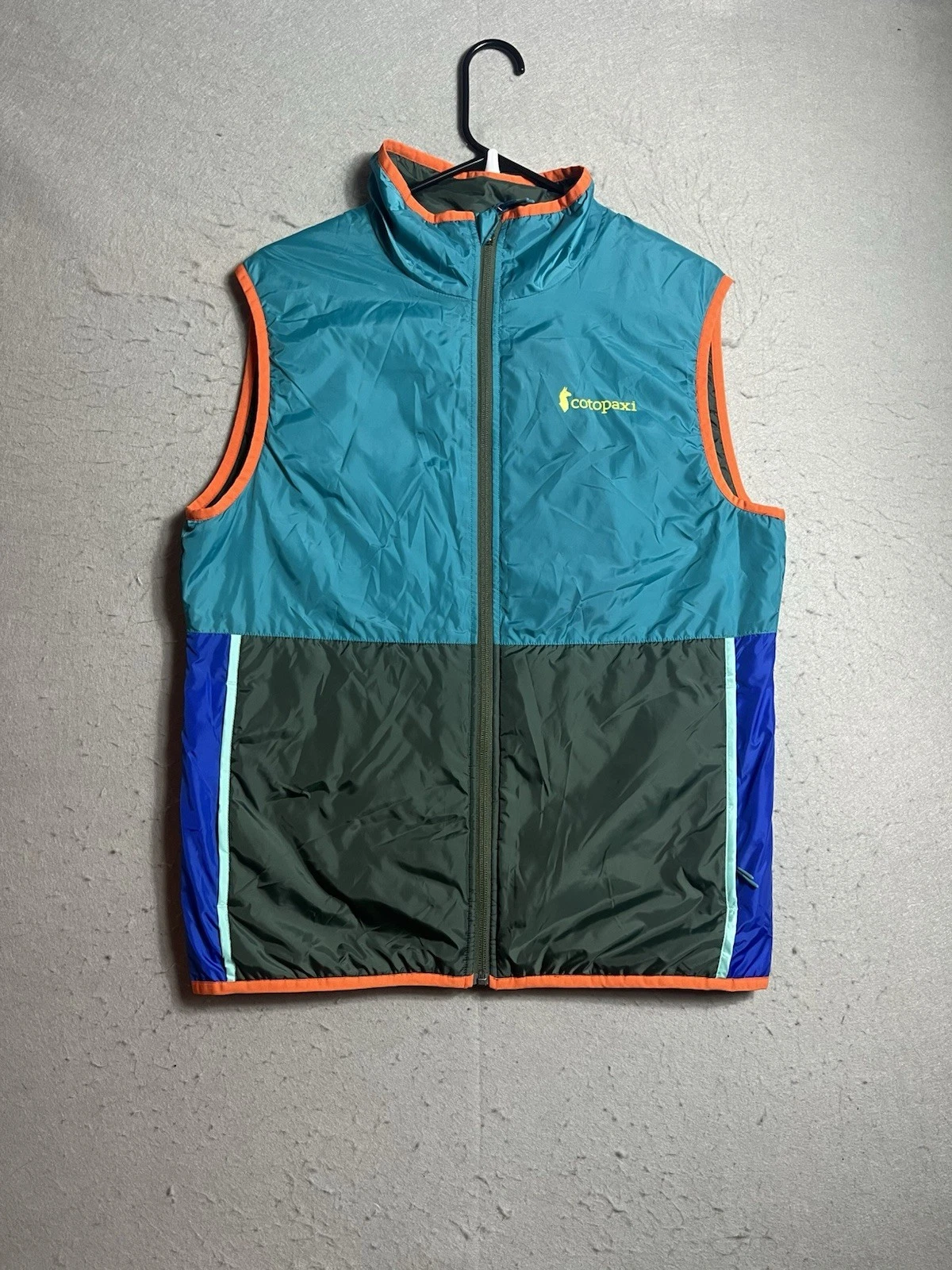 Cotopaxi Vest Mens Medium M Fuego Quilted Down Hiking Outdoors Reversible
