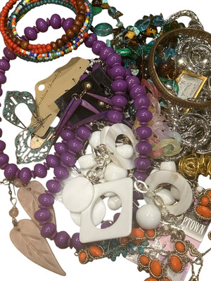 Bulk Jewelry All Wearable Or Resell Mixed Lot All Types Colors 20+ Pieces